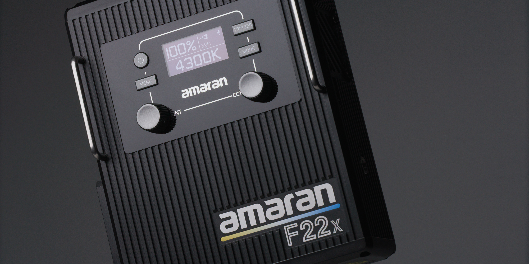 Lampa LED Amaran F22x - V-mount - Ergonomiczny kontroler